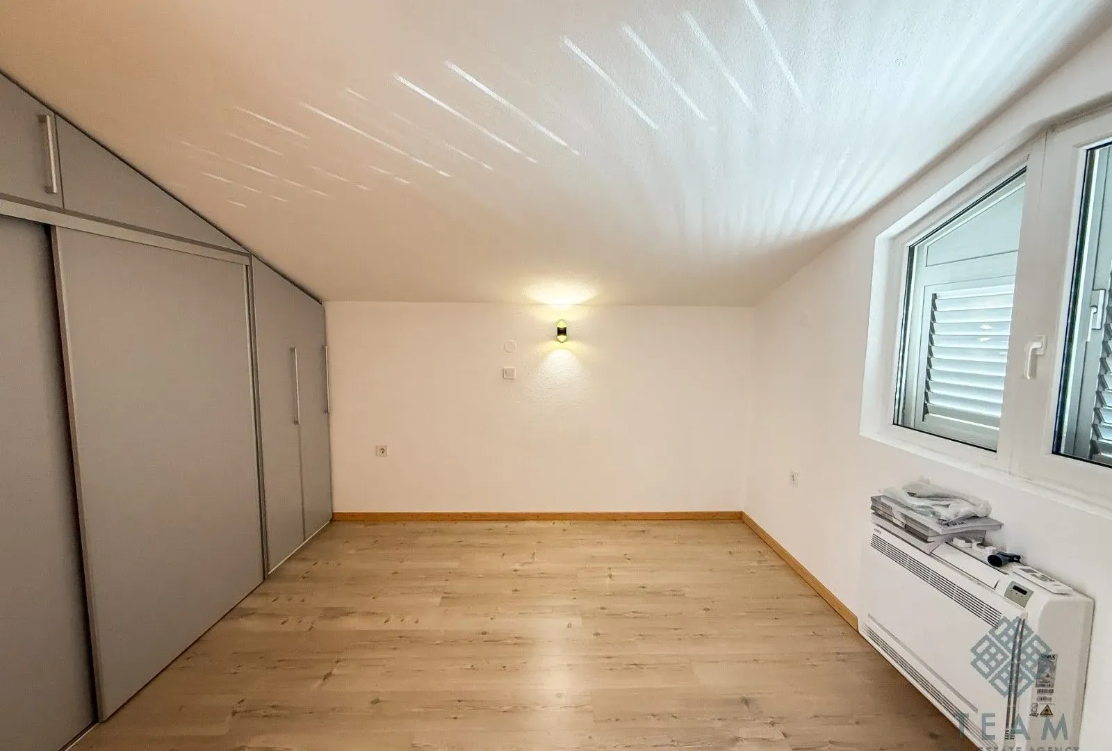 Izdavanje, kuća, 300m², Masline, Podgorica