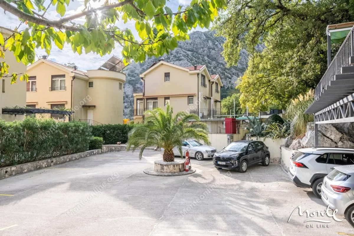 Prodaja, dvosoban stan, 105m², Orahovac, Kotor