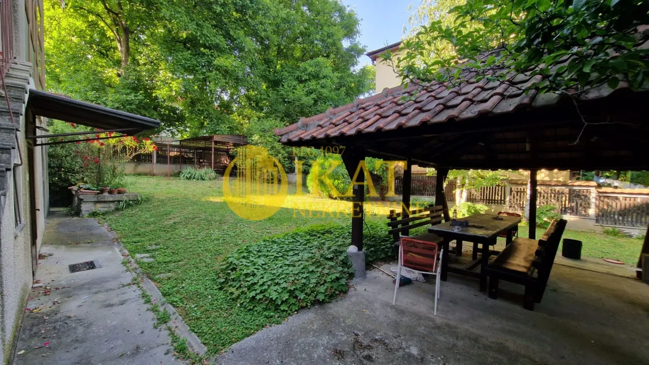 Prodaja, kuća, 221m², Rakovica, Beograd