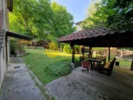 Prodaja, kuća, 221m², Rakovica, Beograd - image 1