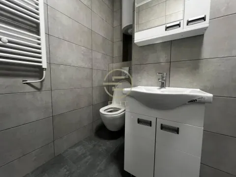 Izdavanje, poslovni prostor, 80m², Stari grad, Novi Sad - image 14