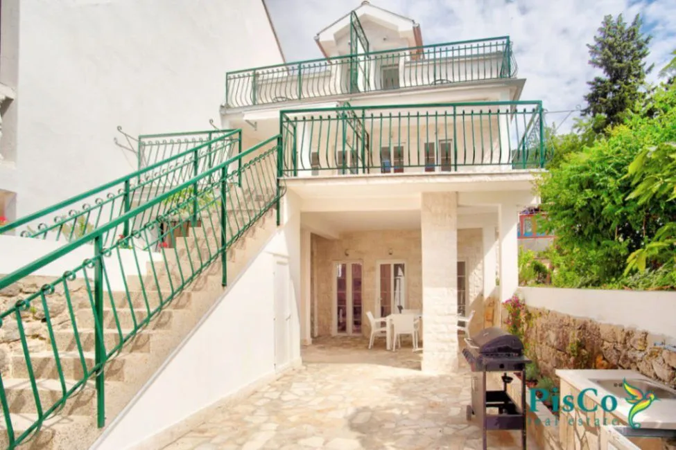 Sale, four bedroom apartment, 200m², Baošići, Herceg Novi