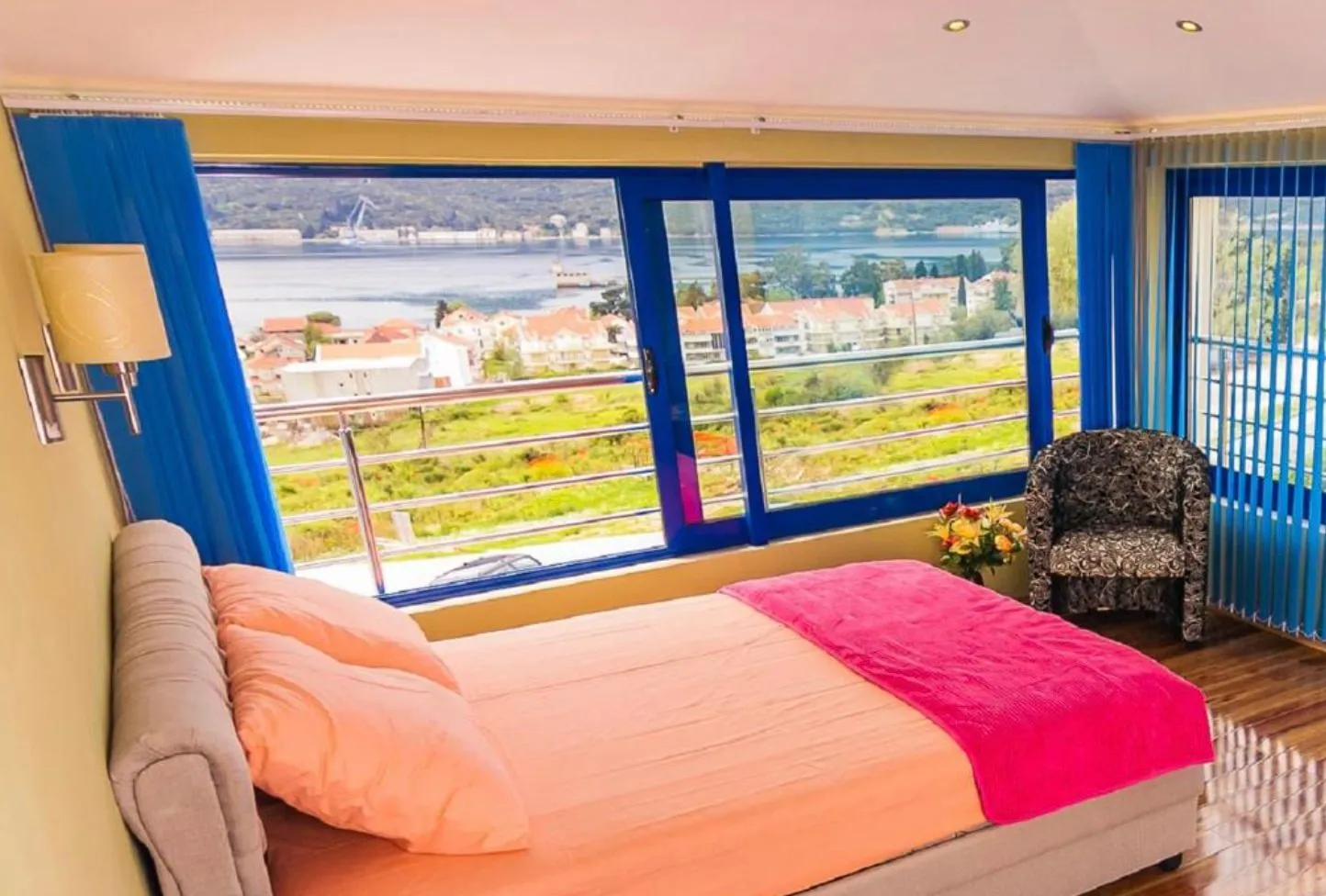 Sale, house, 280m², Đenovići, Herceg Novi