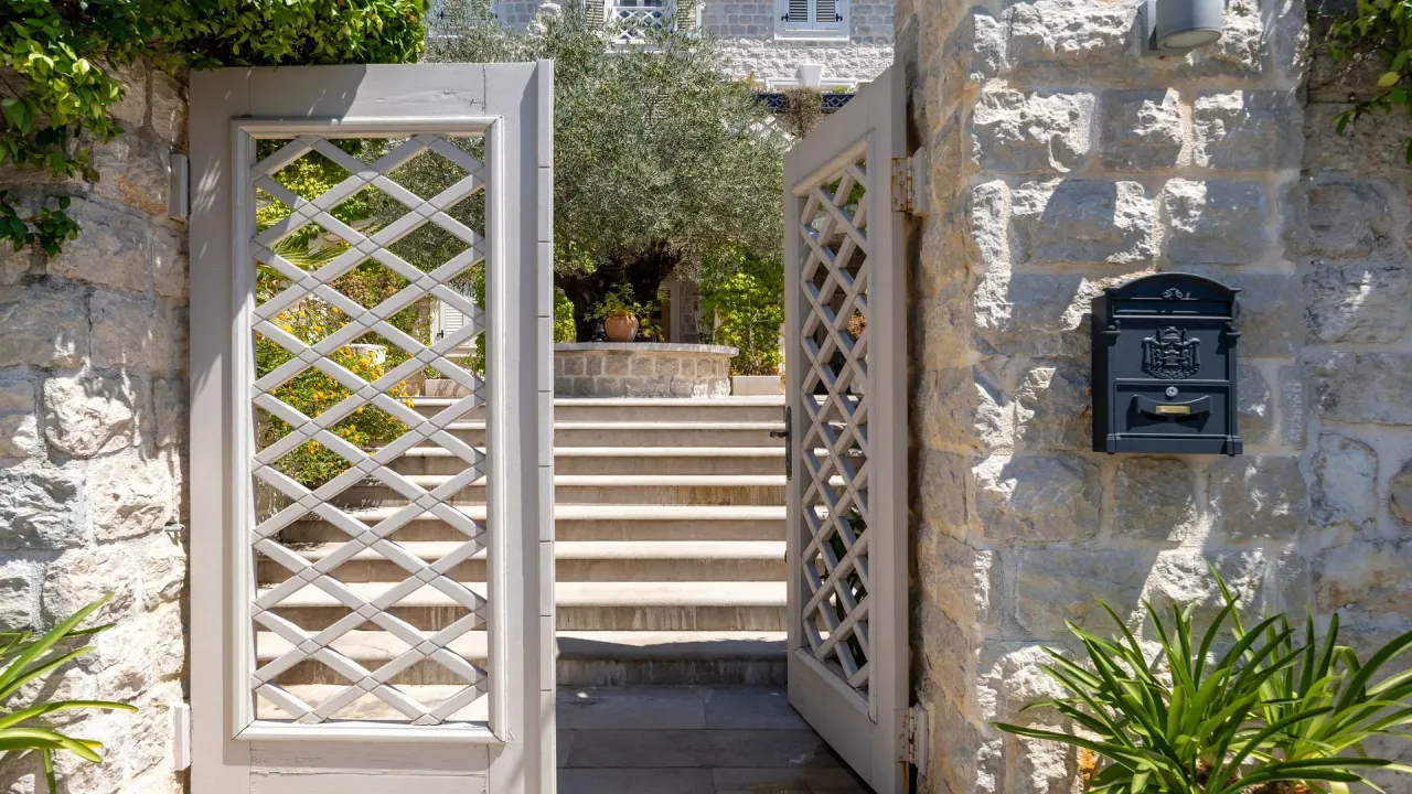Rent, house, 587m², Dobrota, Kotor