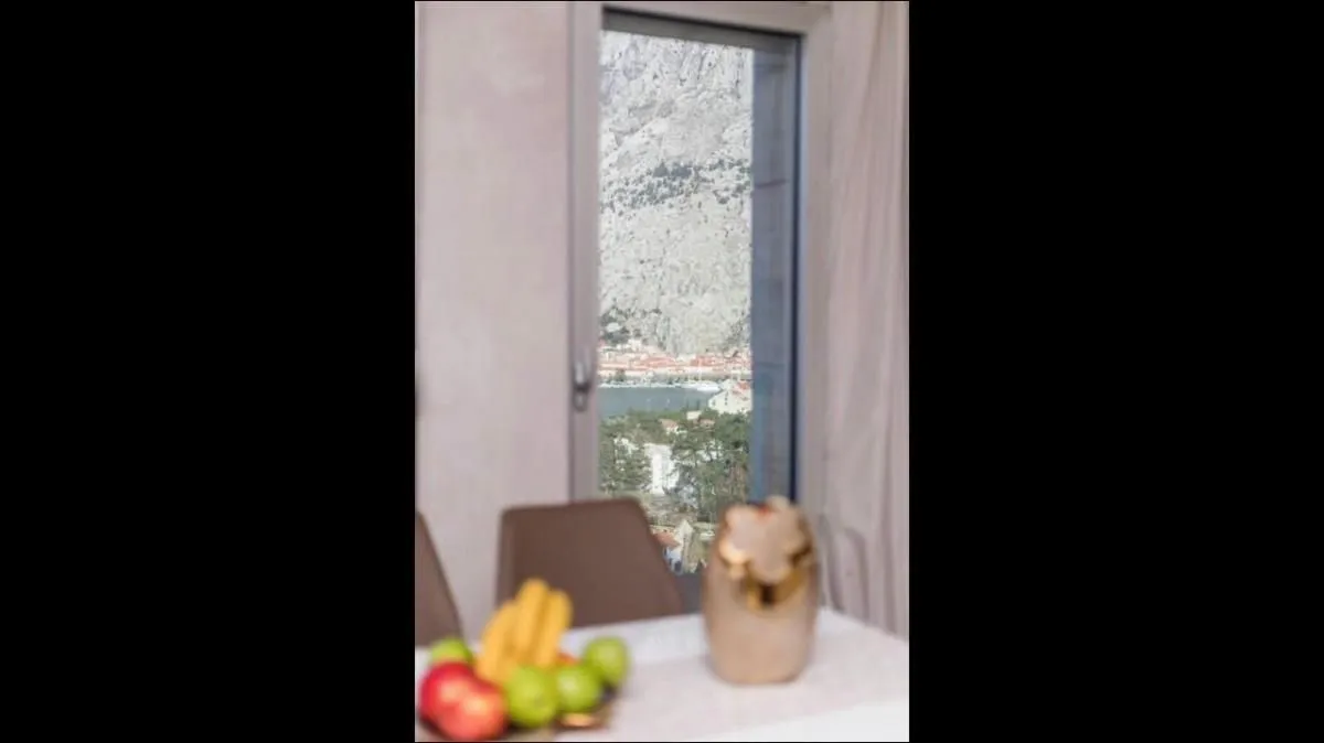 Rent, two bedroom apartment, 82m², Kotor, Crna Gora