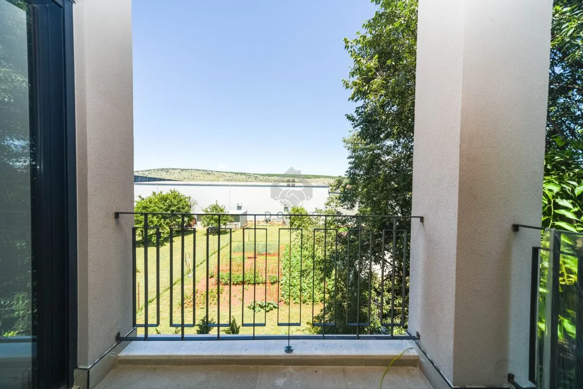 Prodaja, dvosoban stan, 60m², Tološi, Podgorica