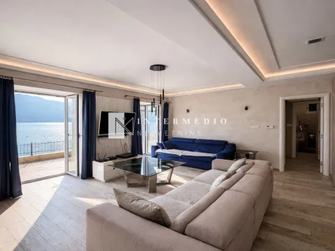 Prodaja, četvorosoban stan, 106m², Centar, Herceg Novi - image 8