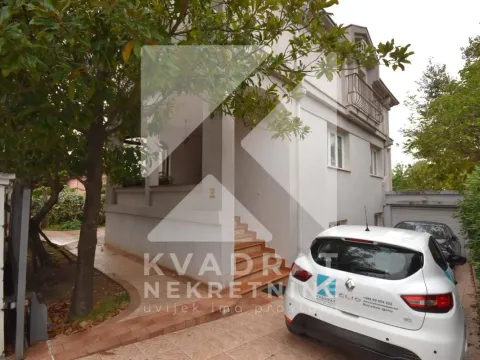 Rent, house, 300m², Ibričevina, Podgorica - image 1