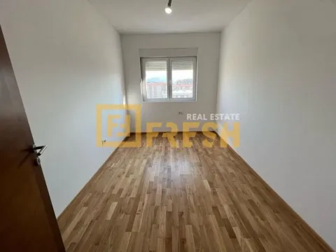 Izdavanje, dvosoban stan, 74m², Tuški Put, Podgorica - image 4