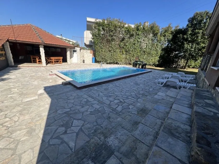 Rent, house, 330m², Golubovci, Podgorica