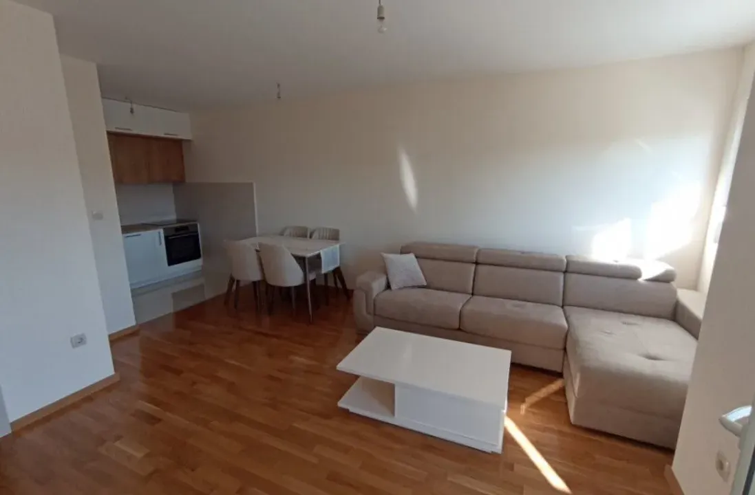 Izdavanje, trosoban stan, 70m², Podgorica, Crna Gora