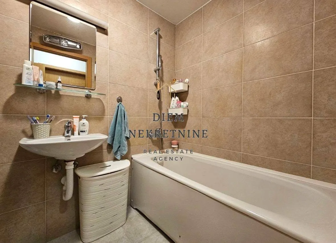 Sale, two bedroom apartment, 69m², Centar, Bar