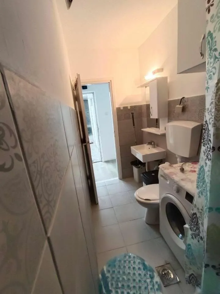 Izdavanje, garsonjera, 30m², Preko Morače, Podgorica