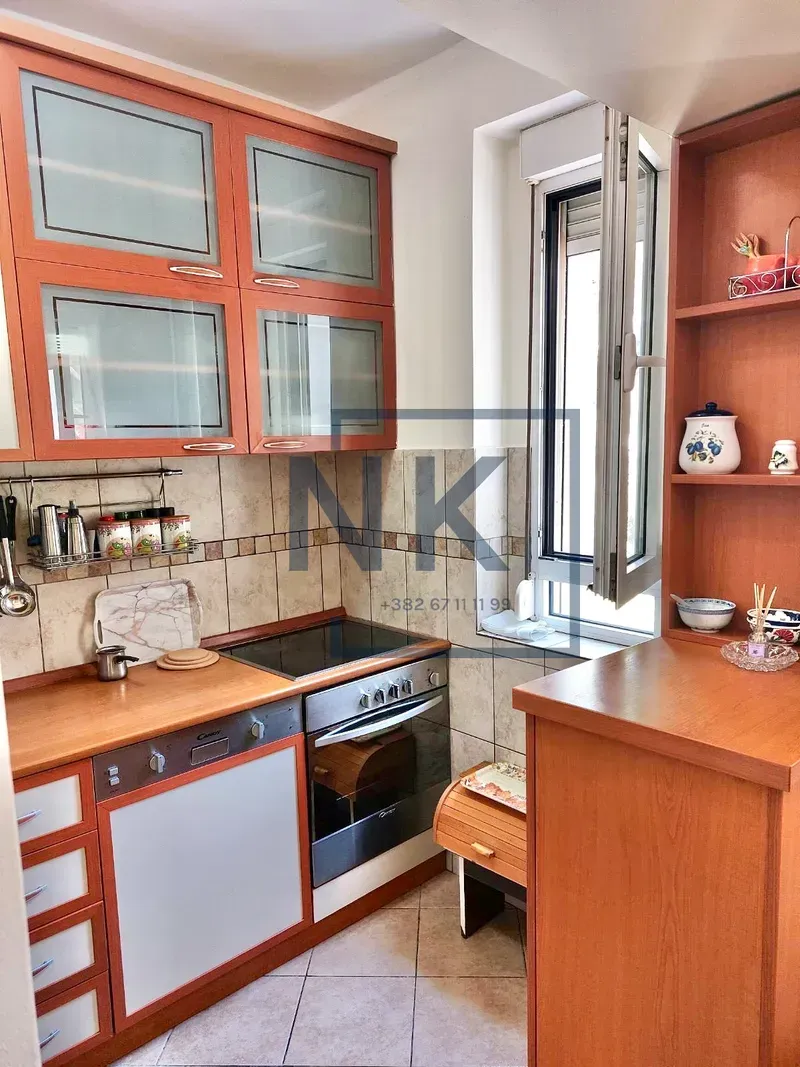 Izdavanje, dvosoban stan, 68m², Centar, Podgorica