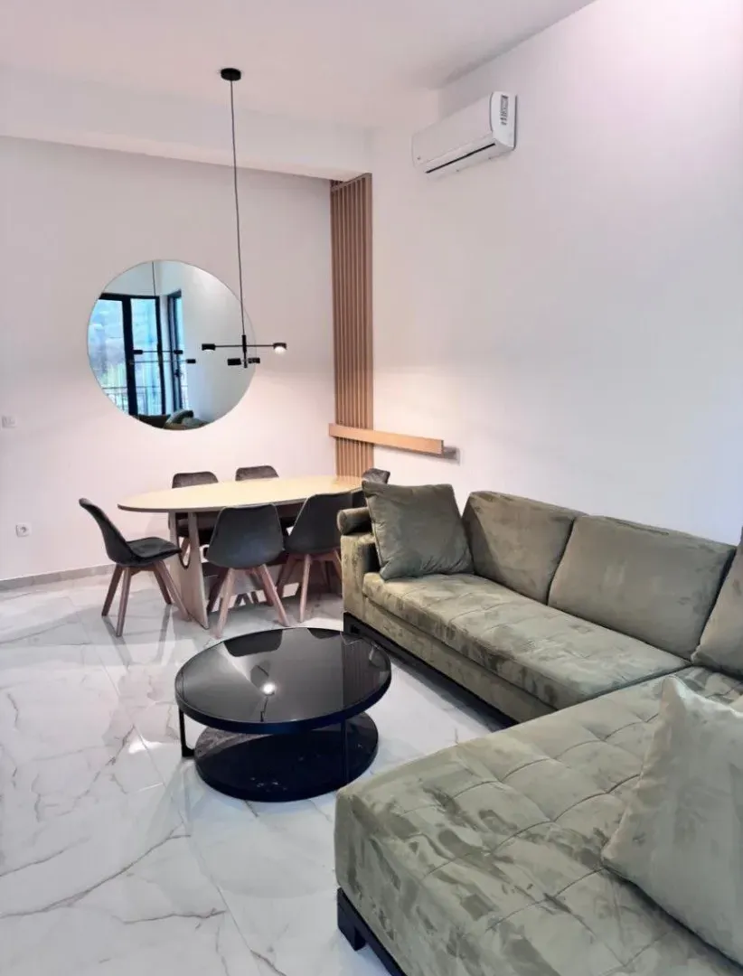 Izdavanje, dvosoban stan, 70m², Lastva Grbaljska, Kotor