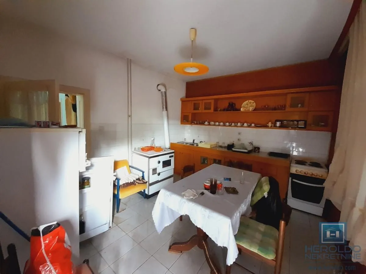 Prodaja, kuća, 250m², Centar, Ćuprija
