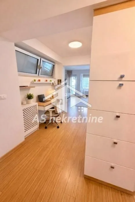 Izdavanje, trosoban stan, 100m², Vračar Hram, Vračar Sve Podlokacije
