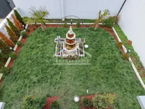 Sale, house, 220m², Palilula Sve Podlokacije, Beograd - image 13