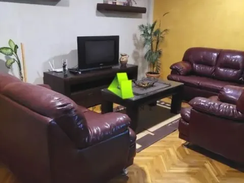 Izdavanje, trosoban stan, 72m², Medijana, Niš