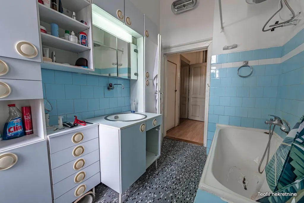 Prodaja, trosoban stan, 105m², Vračar, Šid