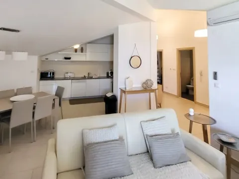 Prodaja, dvosoban stan, 94m², Morinj, Kotor - image 1