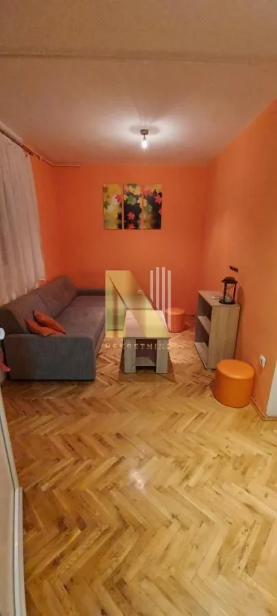 Izdavanje, dvosoban stan, 40m², Centar, Novi Sad