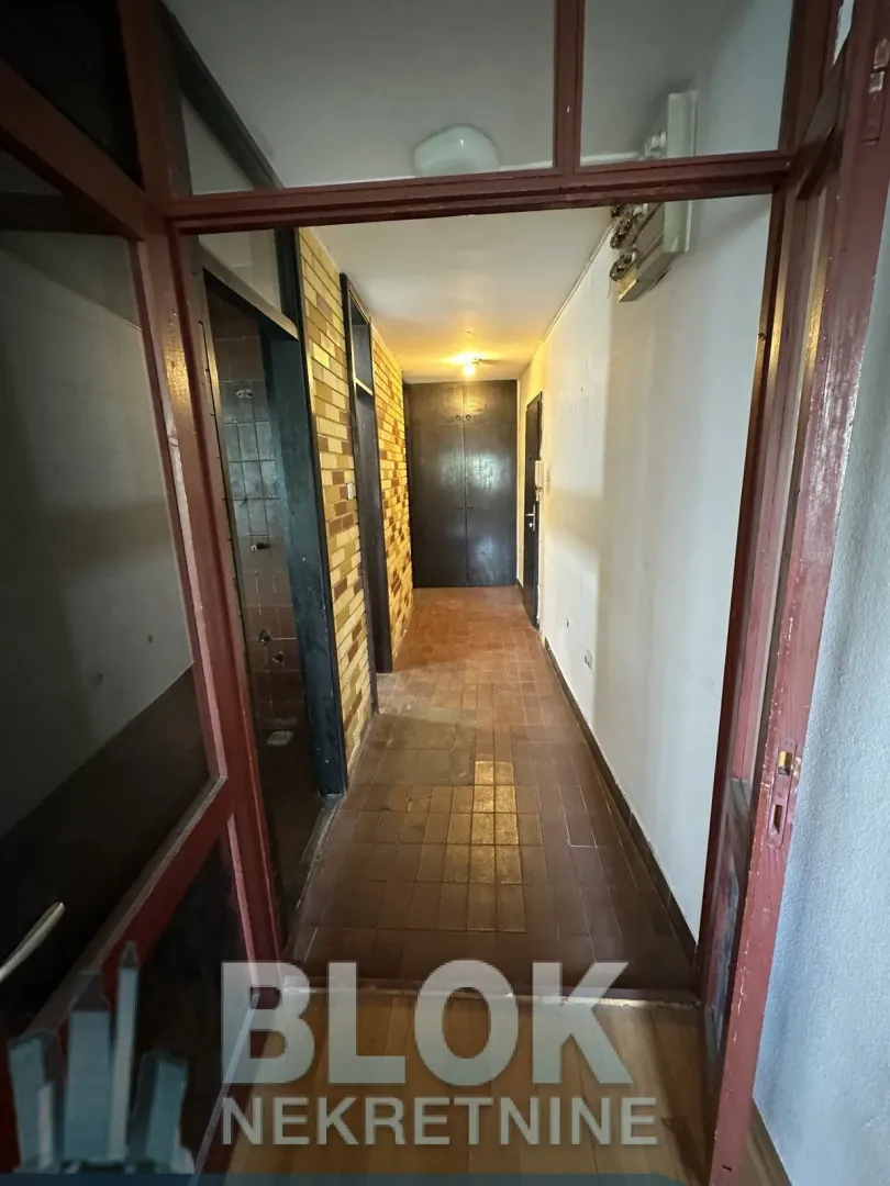 Prodaja, dvosoban stan, 80m², Blok 5, Podgorica