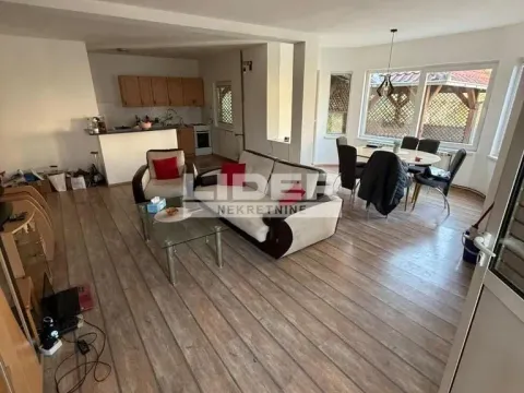 Izdavanje, kuća, 190m², Ledine, Beograd - image 9