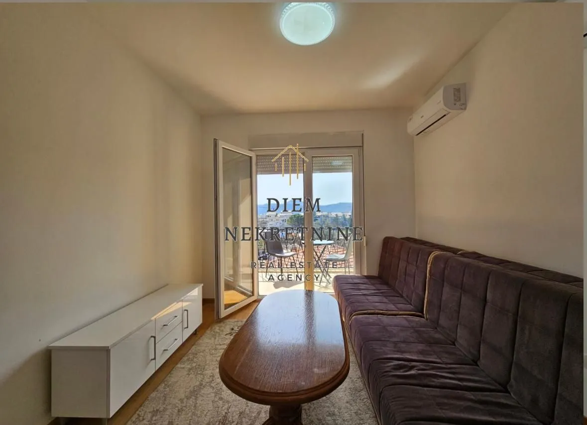 Izdavanje, jednosoban stan, 44m², Centar, Bar