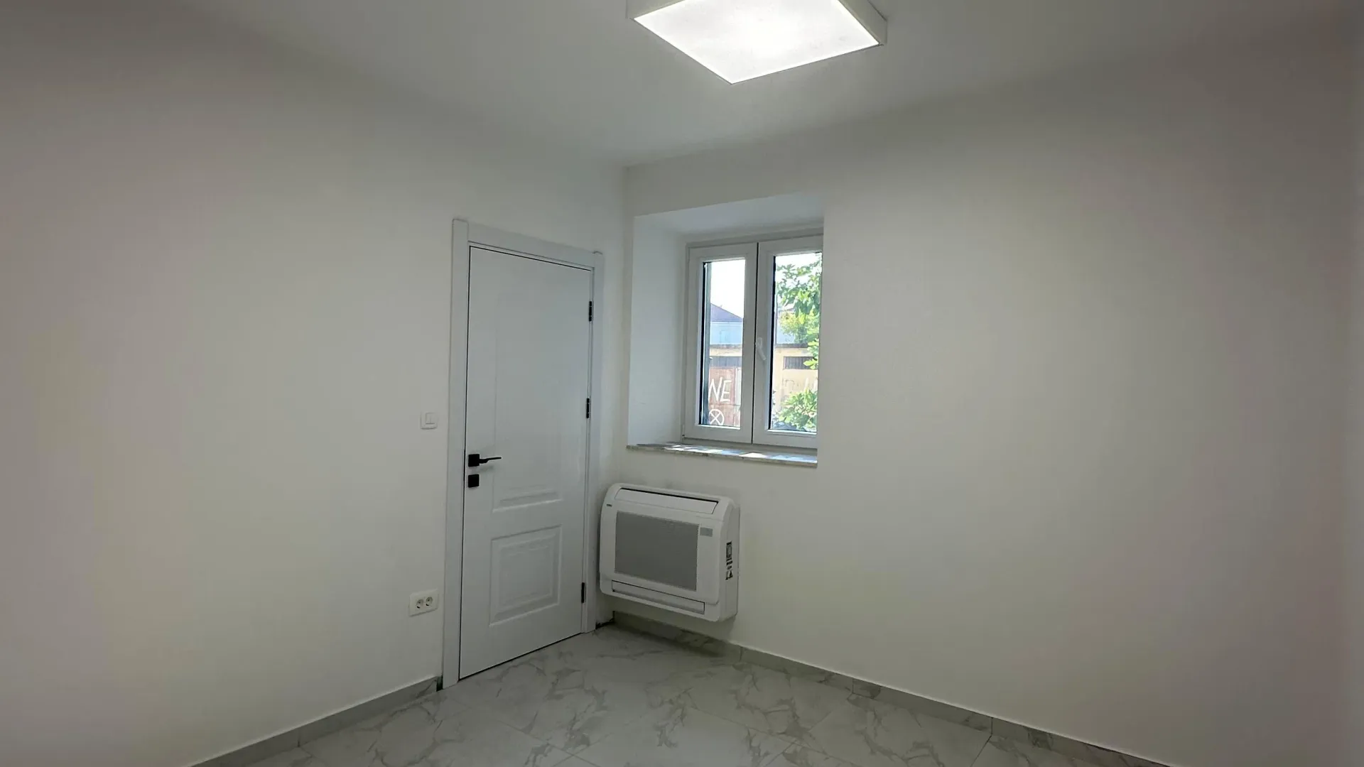 Rent, office space, 33m², Centar, Tivat