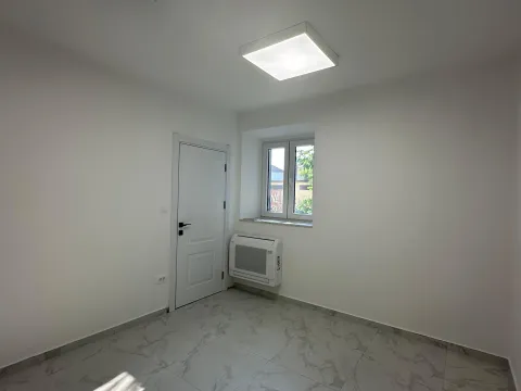 Rent, office space, 33m², Centar, Tivat - image 2