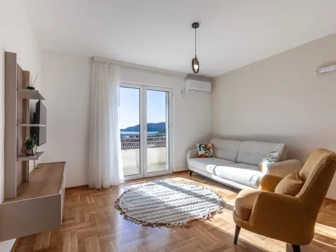 Rent, two bedroom apartment, 64m², Bečići, Budva - image 10