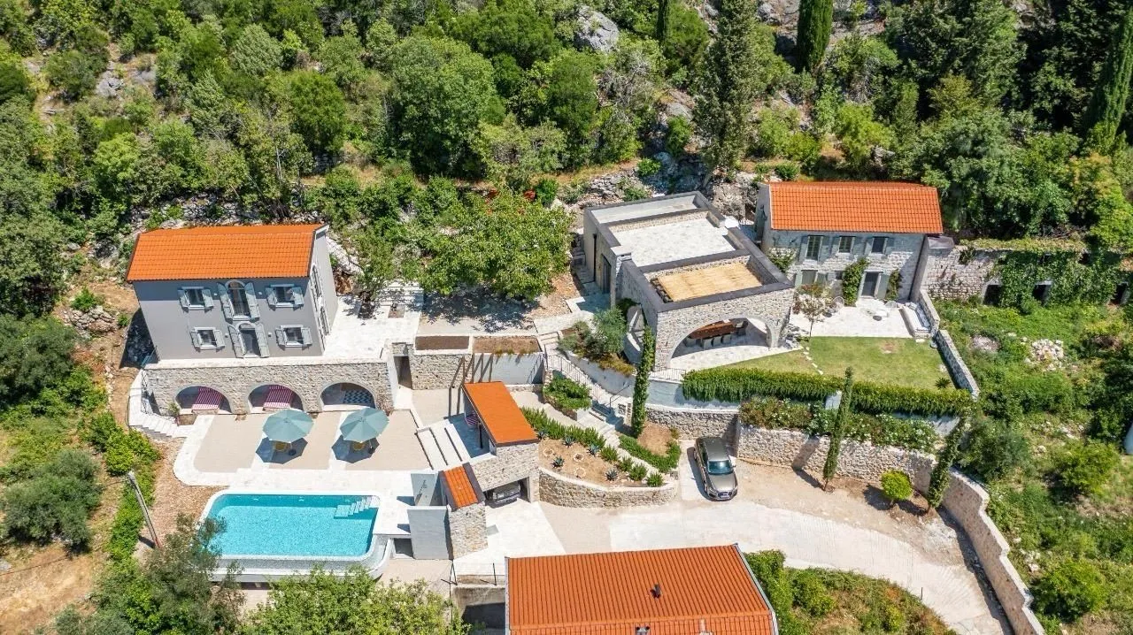 Izdavanje, kuća, 400m², Herceg Novi, Crna Gora