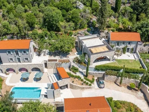 Izdavanje, kuća, 400m², Herceg Novi, Crna Gora