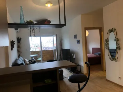 Izdavanje, jednosoban stan, 47m², Centar, Budva - image 1