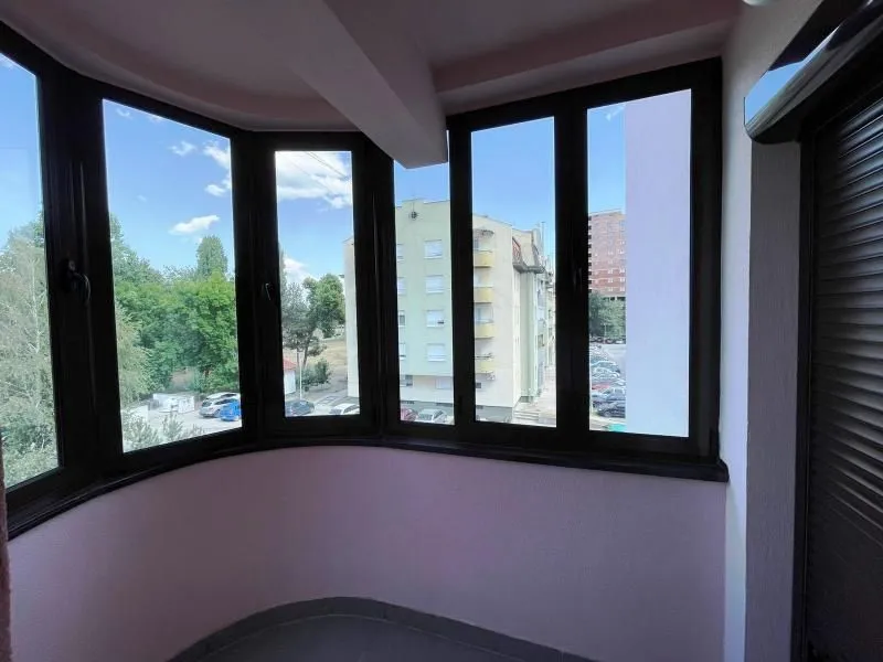 Izdavanje, trosoban stan, 85m², Medicinski fakultet, Niš