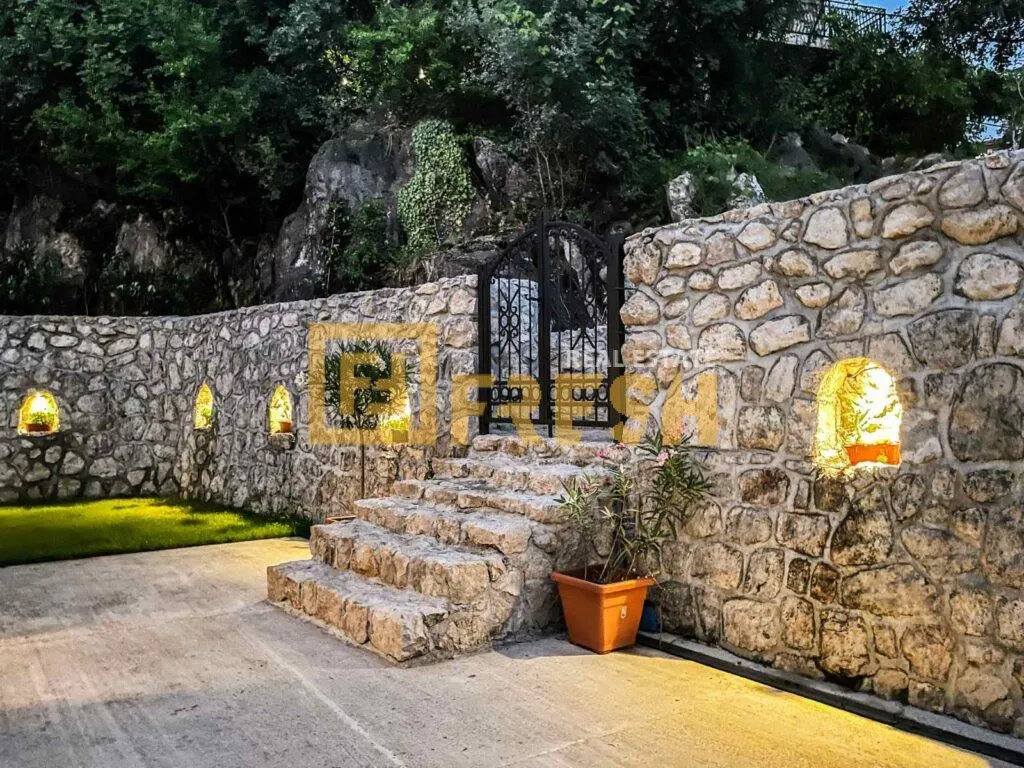Rent, house, 96m², Cetinje, Crna Gora