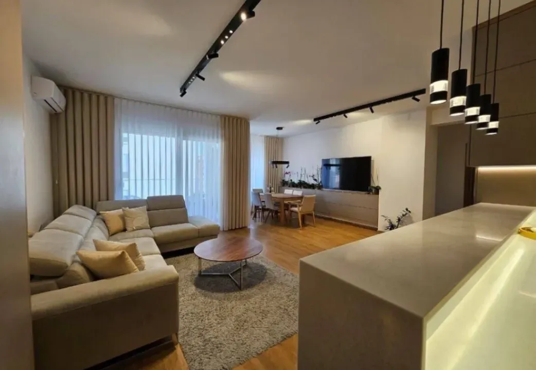 Prodaja, trosoban stan, 103m², Centar, Budva
