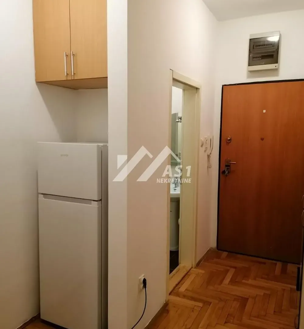 Izdavanje, jednosoban stan, 45m², Centar, Novi Sad