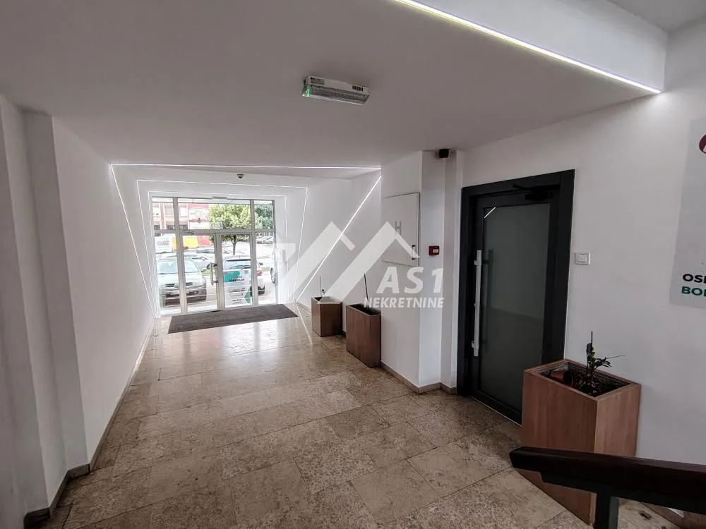 Izdavanje, poslovni prostor, 132m², Bulevar Oslobodjenja, Novi Sad Sve Podlokacije