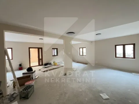 Izdavanje, poslovni prostor, 90m², Stara Varoš, Podgorica - image 2