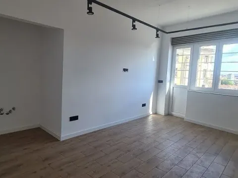 Izdavanje, poslovni prostor, 110m², Stari Grad, Beograd - image 2