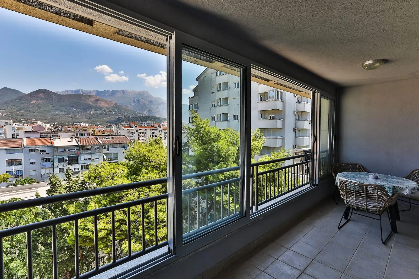 Rent, one bedroom apartment, 53m², Centar, Bar