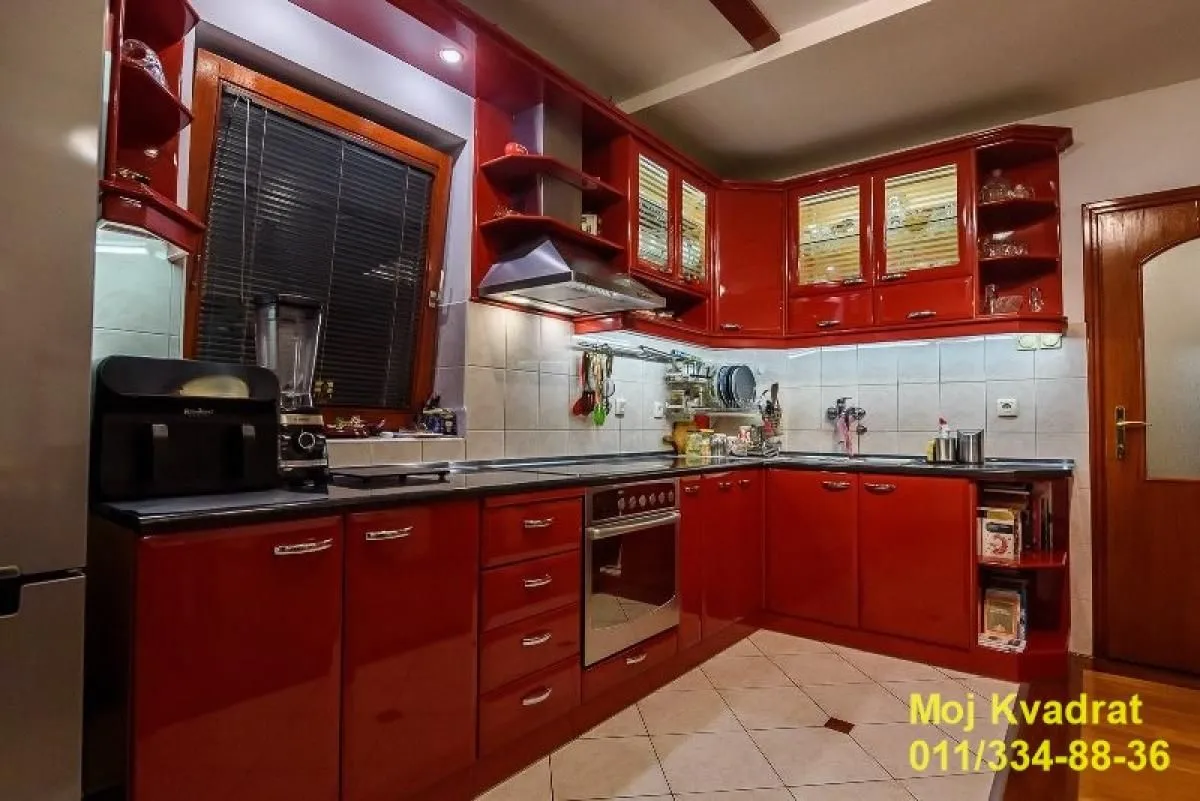 Sale, four bedroom apartment, 105m², Stari Grad, Beograd