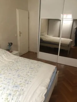Spavaća soba sa ugradnim plakarem sa ogledalom. - image 10