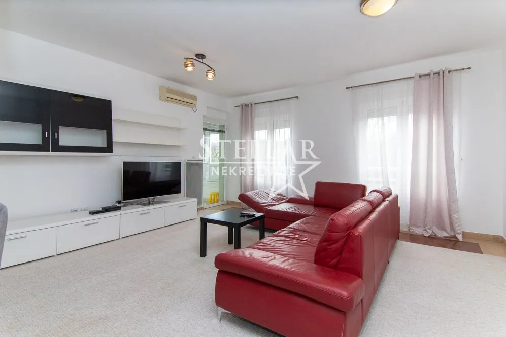 Izdavanje, dvosoban stan, 67m², Pobrežje, Podgorica