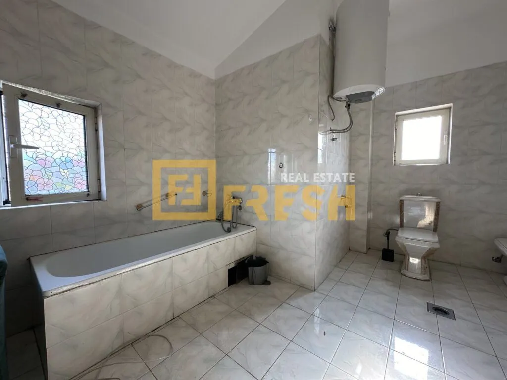 Izdavanje, kuća, 230m², Dahna, Podgorica