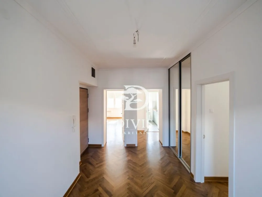 Prodaja, trosoban stan, 78m², Južni Bulevar, Vračar Sve Podlokacije