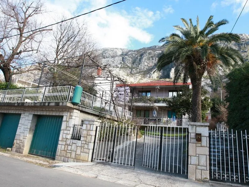 Sale, house, 220m², Dobrota, Kotor