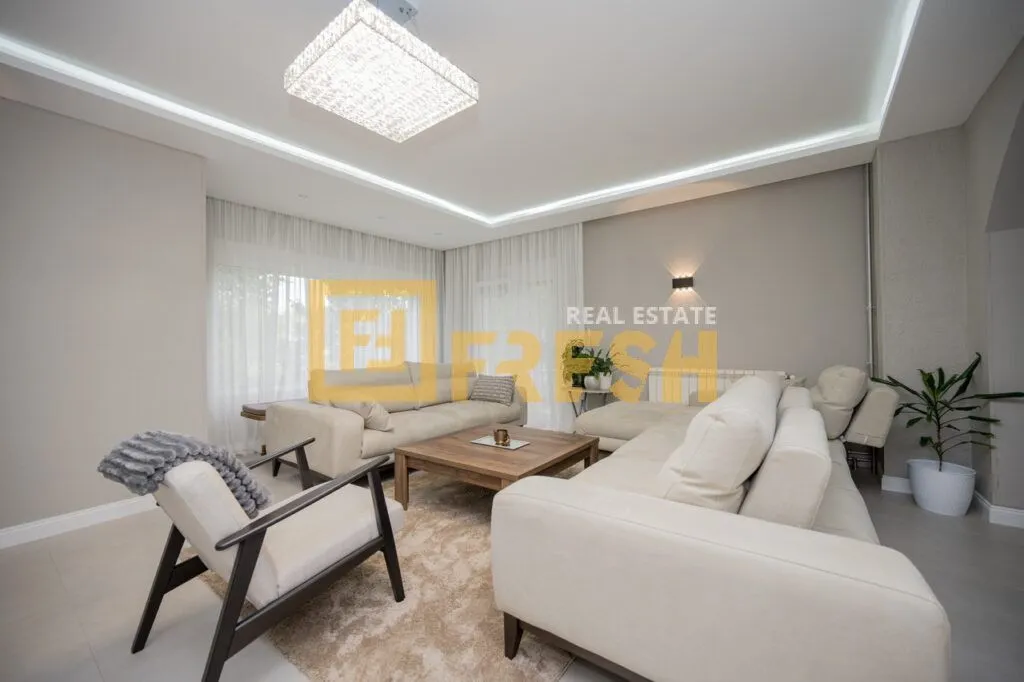 Sale, house, 350m², Vranići, Podgorica